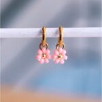 Roestvrijstalen oorbellen in de vorm van een madeliefje - roze