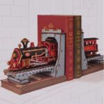 Robotime, DIY Book Nook & Wonderland Boekensteun, Century Train, TGE01, 44x10,6x16,6cm